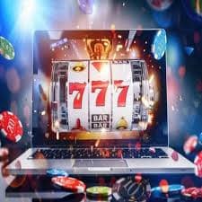 Antarmuka platform spinthewheel menampilkan pilihan permainan slot, dealer langsung, dan pasar olahraga
